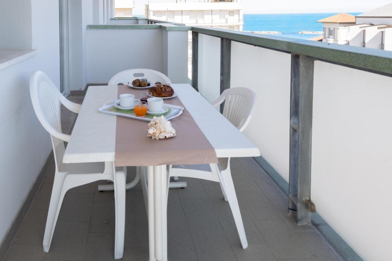 Residence Hotel Club House Cattolica Extérieur photo