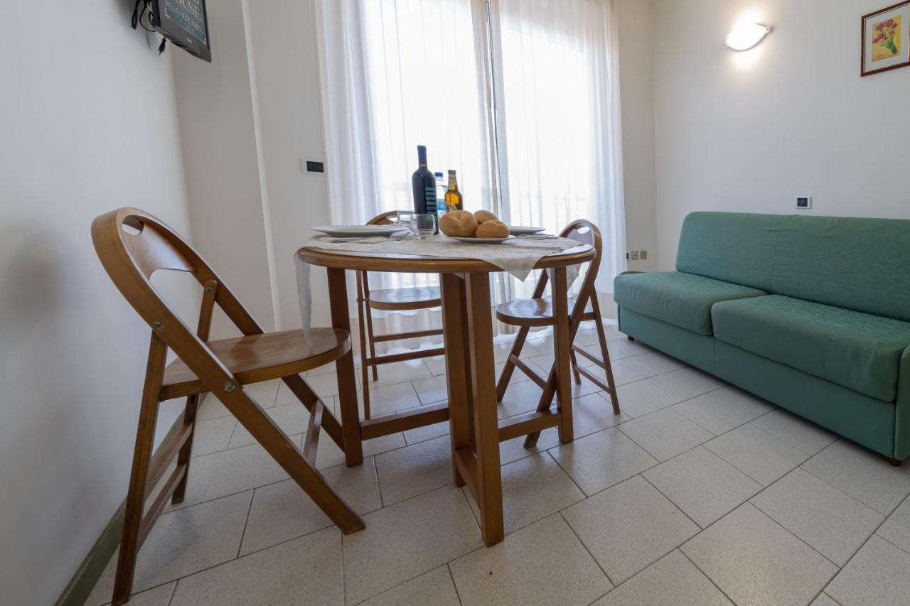 Residence Hotel Club House Cattolica Extérieur photo