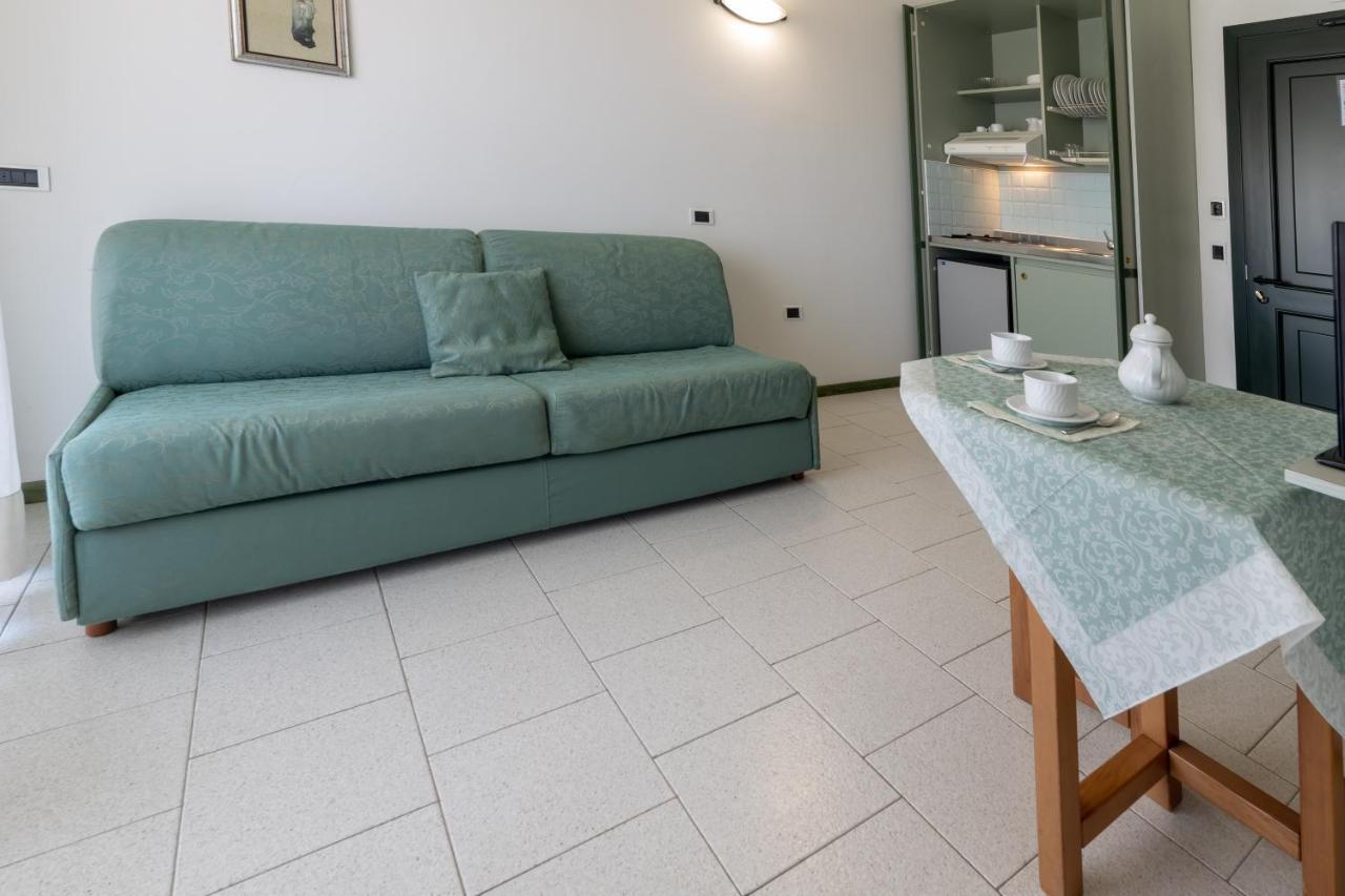 Residence Hotel Club House Cattolica Extérieur photo