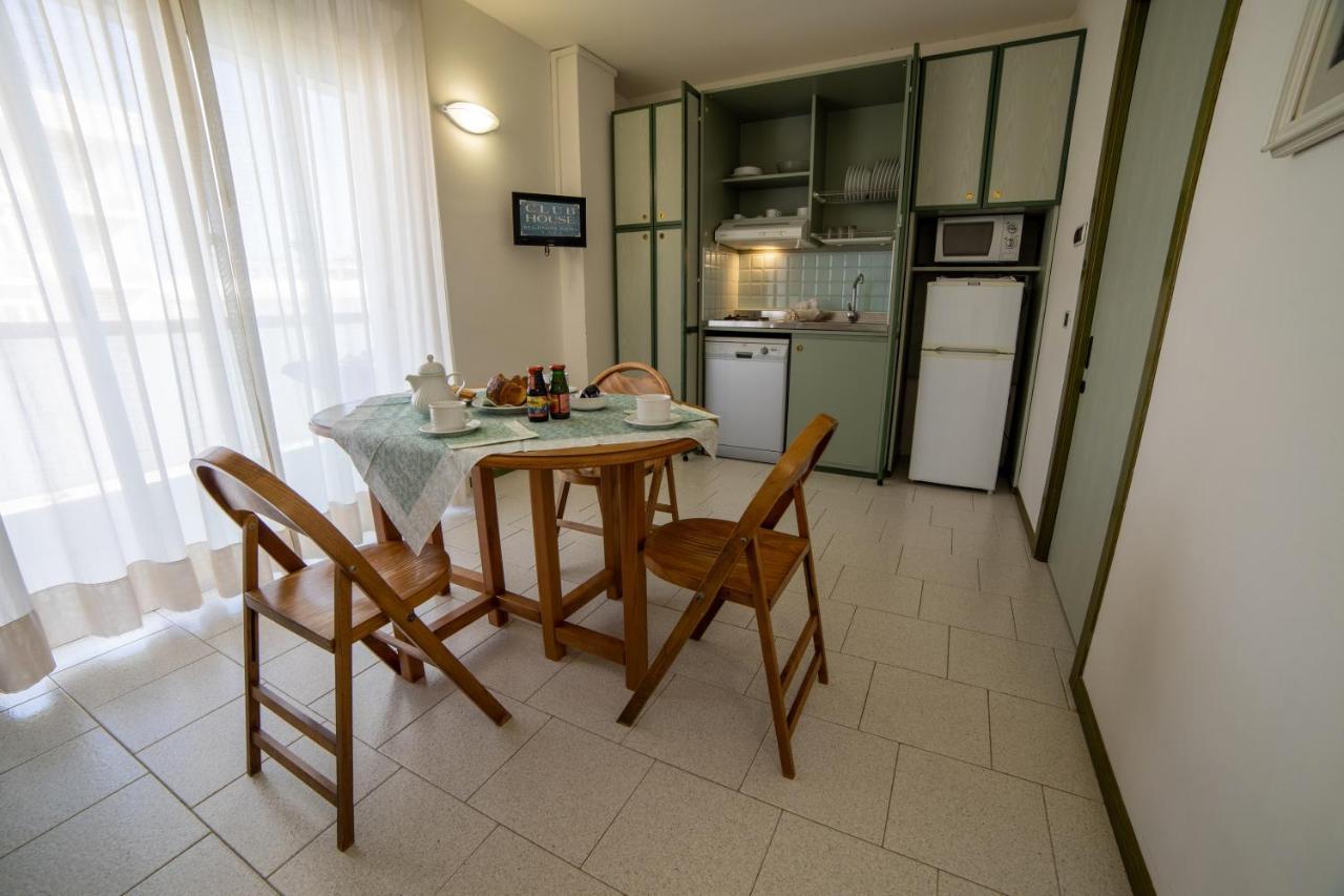 Residence Hotel Club House Cattolica Extérieur photo