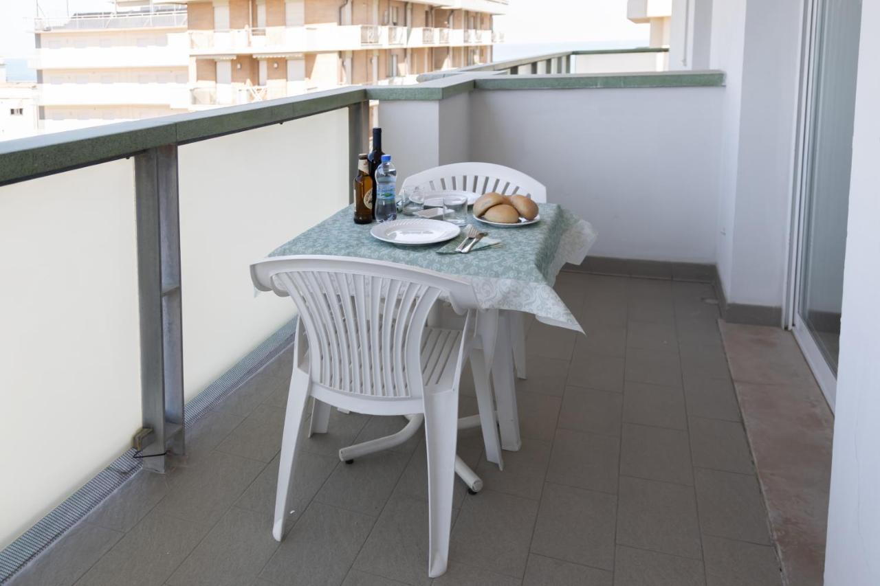 Residence Hotel Club House Cattolica Extérieur photo