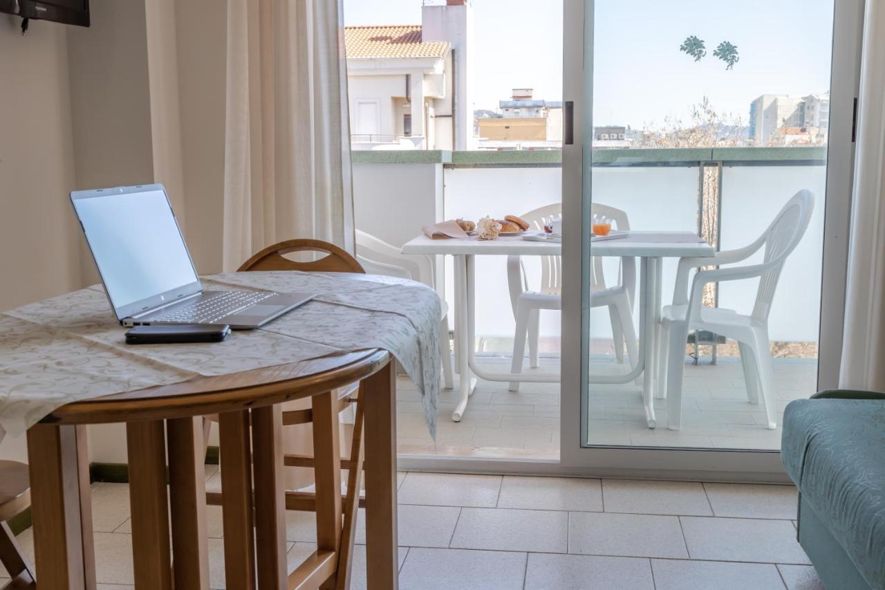 Residence Hotel Club House Cattolica Extérieur photo