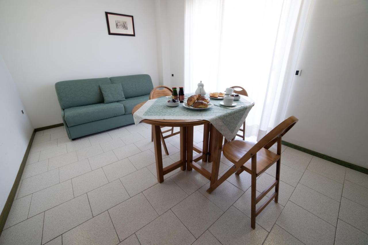 Residence Hotel Club House Cattolica Extérieur photo