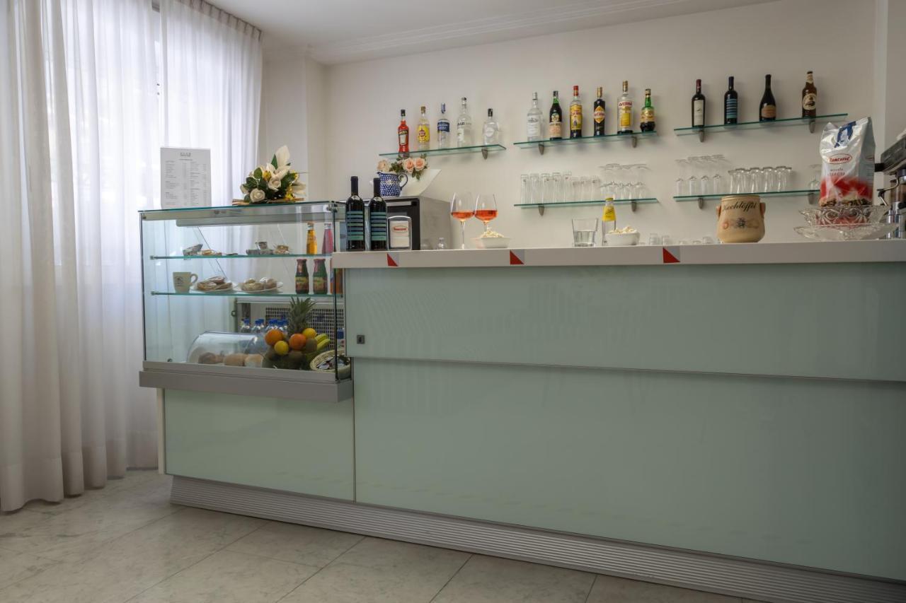 Residence Hotel Club House Cattolica Extérieur photo