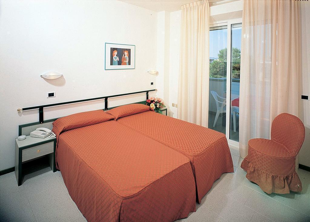 Residence Hotel Club House Cattolica Extérieur photo